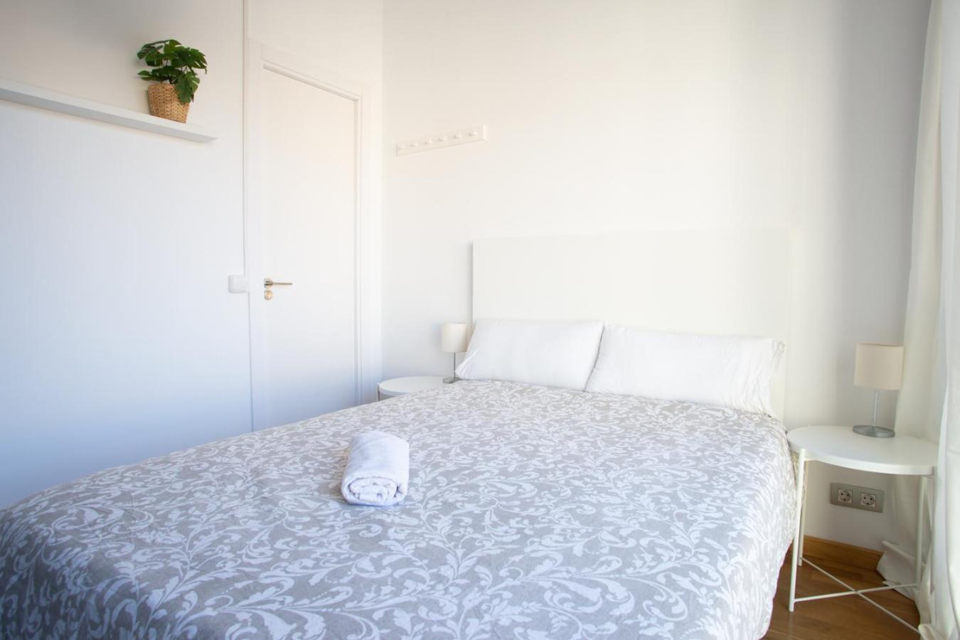 برشلونة Private Rooms Near Las Ramblas المظهر الخارجي الصورة